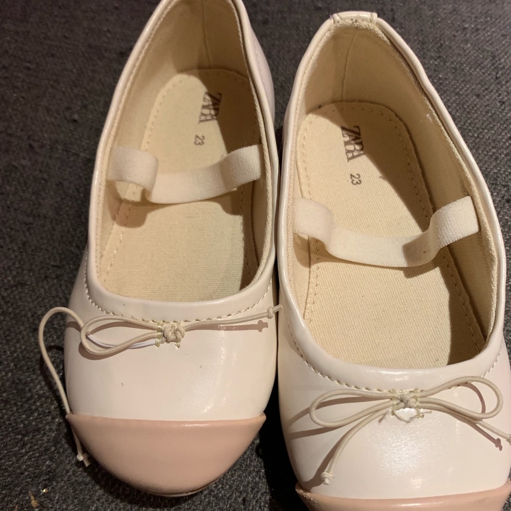 Beige girls Zara shoes size 23